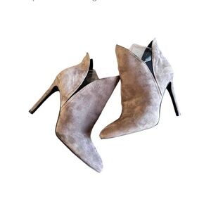 Kendall and Kylie booties like new